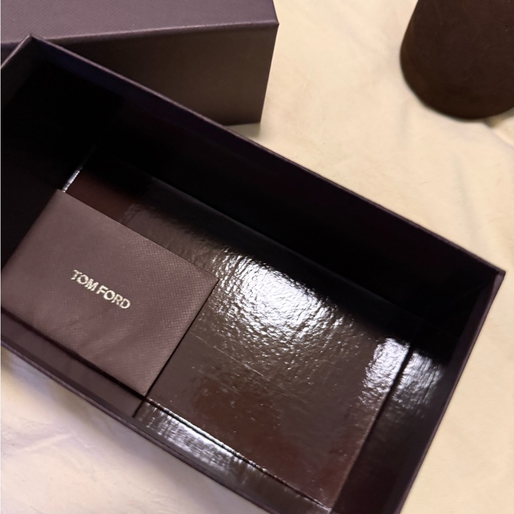 Tom Ford - Picture 1 of 2